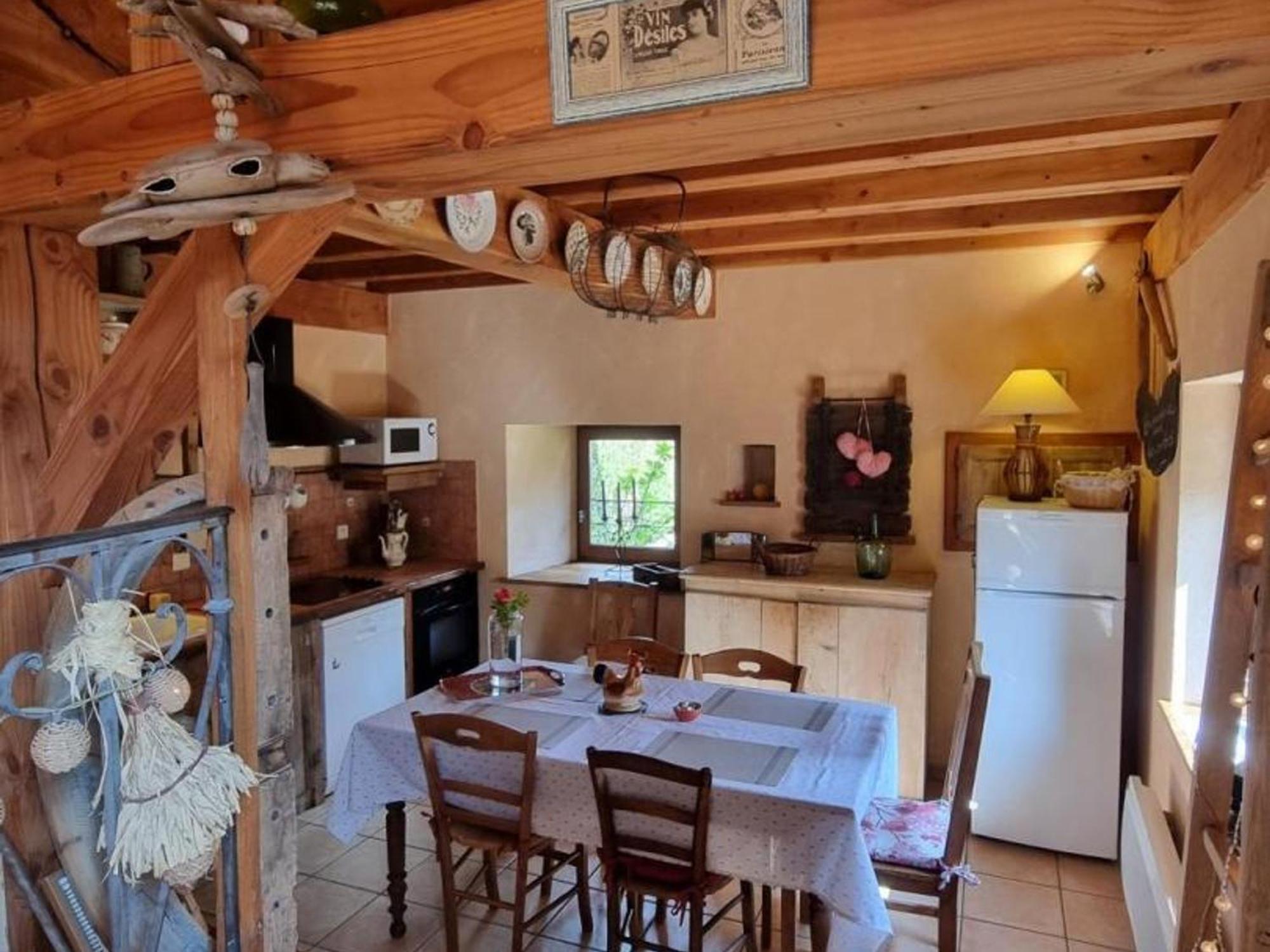 Gite Charmant Avec Jardin Privatif, Proche Sites Historiques Et Activites De Plein Air - Fr-1-496-183 Cuinzier Exterior foto
